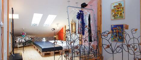 2 habitaciones, tabla de planchar con plancha, wifi y ropa de cama