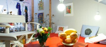 AROUND THE WORLD HOUSE. Unique, cosy, 2-level, pet friendly apartment at Dorcol