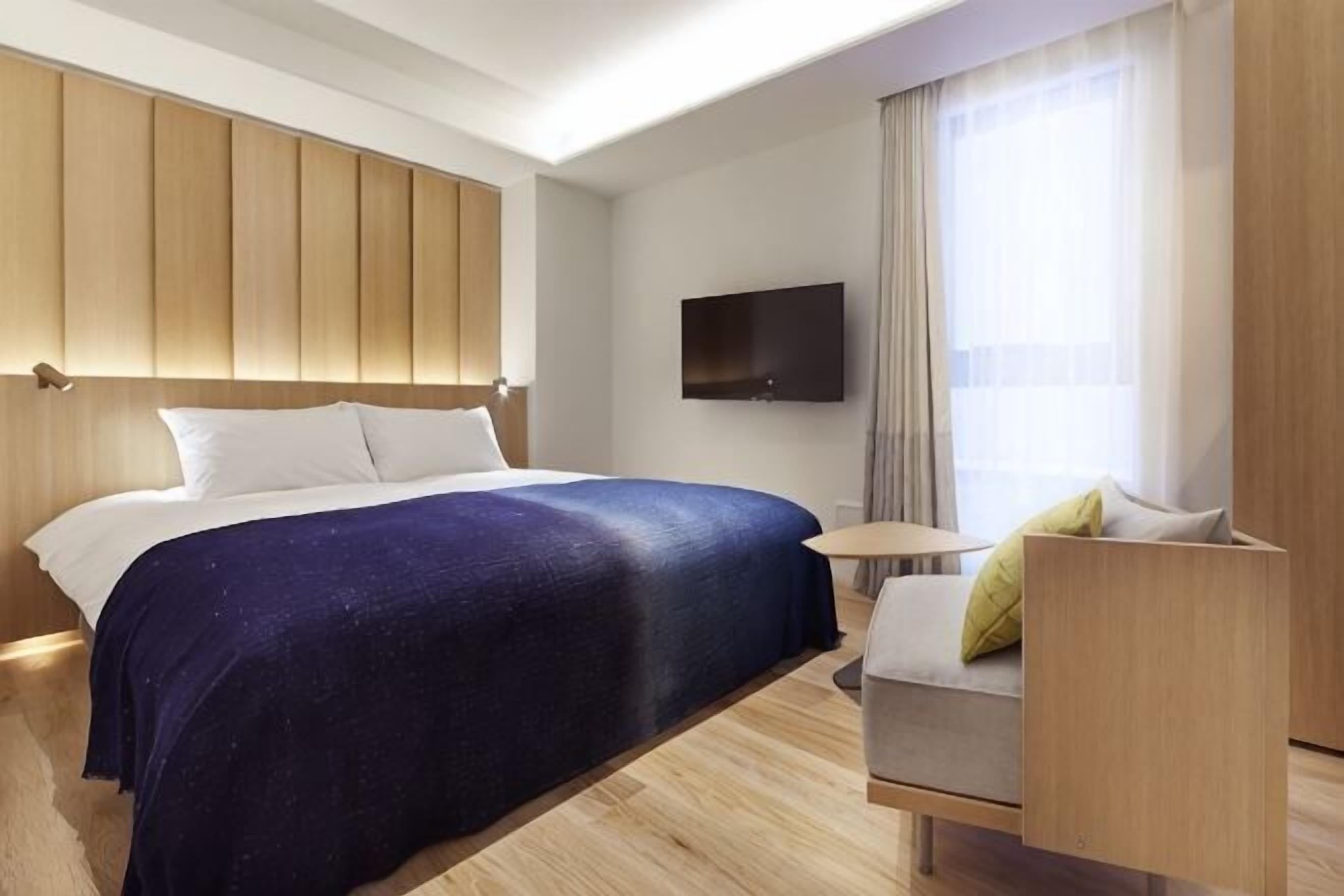 Premium bedding, free minibar, in-room safe, blackout curtains