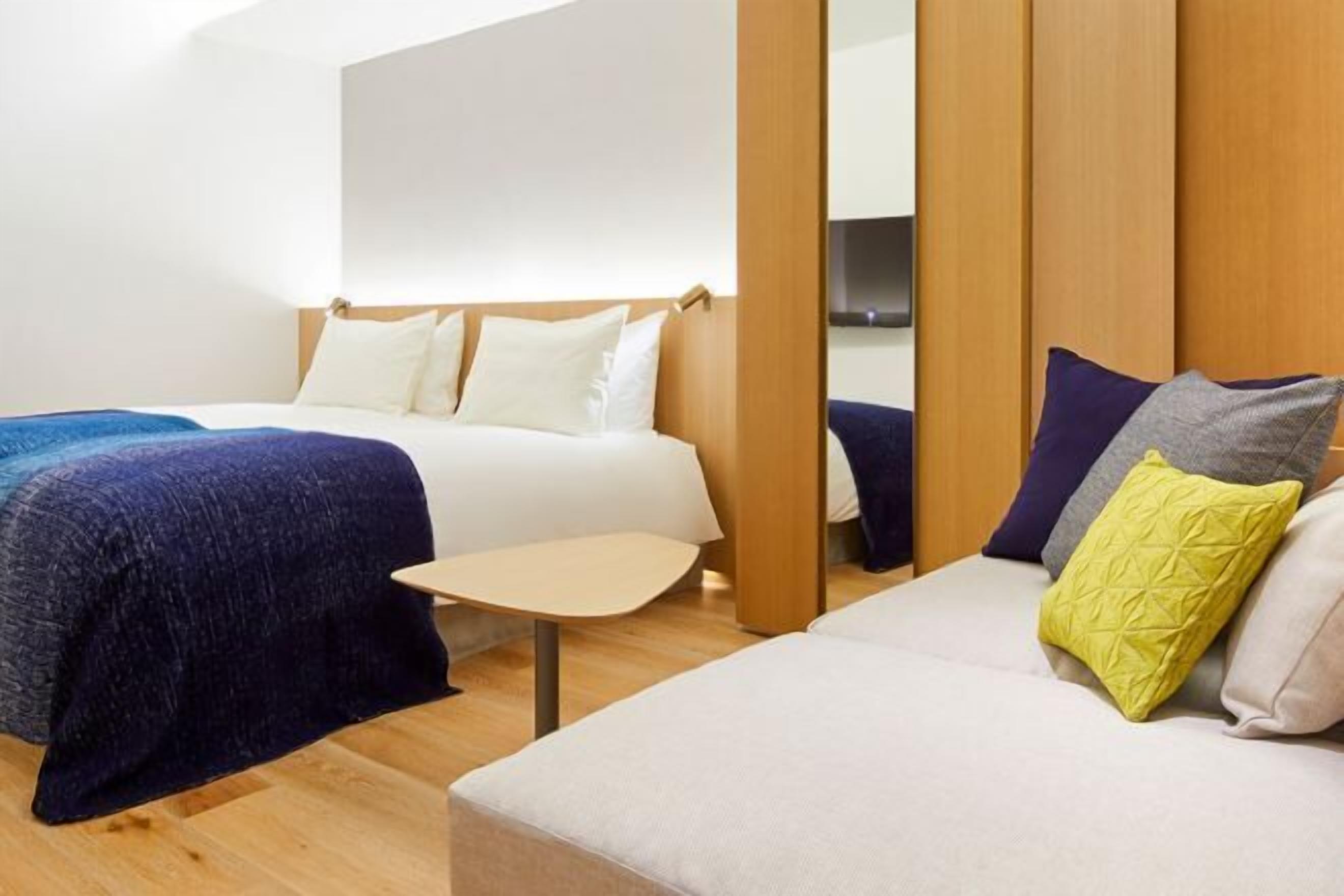 Premium bedding, free minibar, in-room safe, blackout curtains