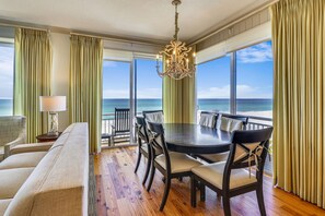Dining - Mainsail Beach Inn 3 Bedroom Beach Front Unit (Holmes Beach)