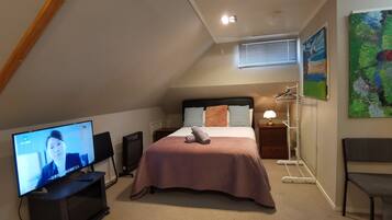 1 bedroom, hypo-allergenic bedding, down duvets, Select Comfort beds