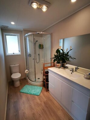 Ducha, cabezal de ducha tipo lluvia, artículos de tocador gratuitos