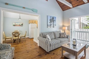 Flachbildfernseher, DVD-Player, Stereoanlage