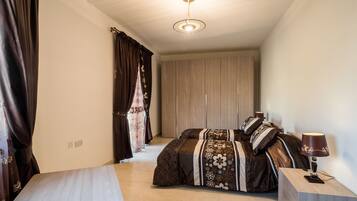 3 dormitoris, planxa i posts de planxar, wifi gratuïta i roba de llit