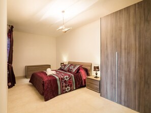 3 bedrooms, iron/ironing board, free WiFi, bed sheets