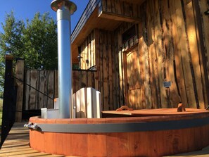 Deluxe Double Room, Hot Tub, Lake View | Private spa tub - Karibuni - Familiar Lodging & Private Spa (Villarrica)