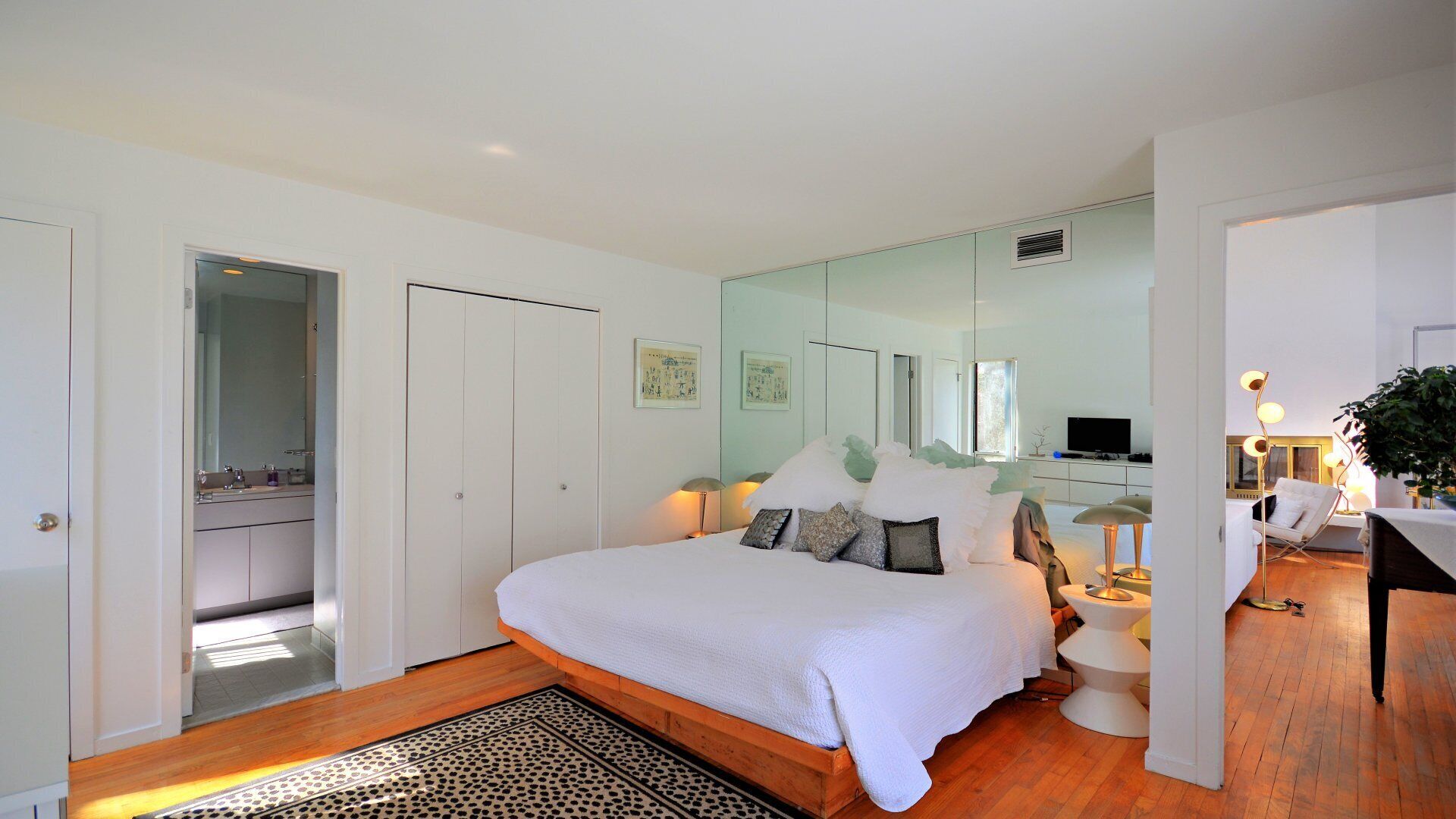 3 bedrooms, internet, bed sheets