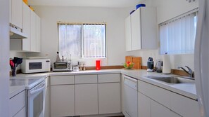 Mikrobølgeovn, ovn, kogeplade, kaffe-/temaskine