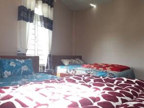 5 bedrooms, internet, bed sheets - WHERE YOUR LITTLE LUXURIES ARE (Da lat)