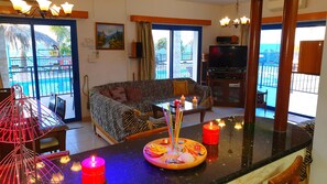 Télévision, jeux vidéo, lecteur de DVD, table de tennis de table