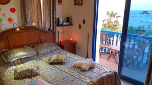 3 chambres, coffres-forts dans les chambres, fer et planche à repasser