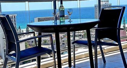 Room in a Luxury Resort with Great Views in Heart of Surfers Paradise Gold Coast