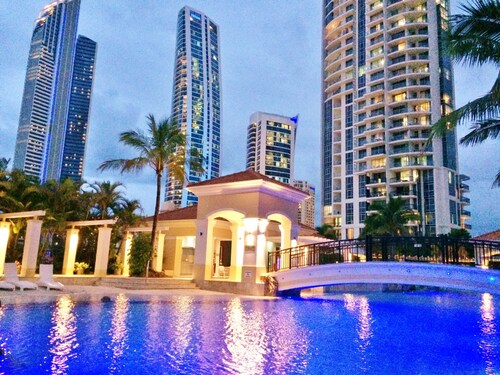 Room in a Luxury Resort with Great Views in Heart of Surfers Paradise Gold Coast