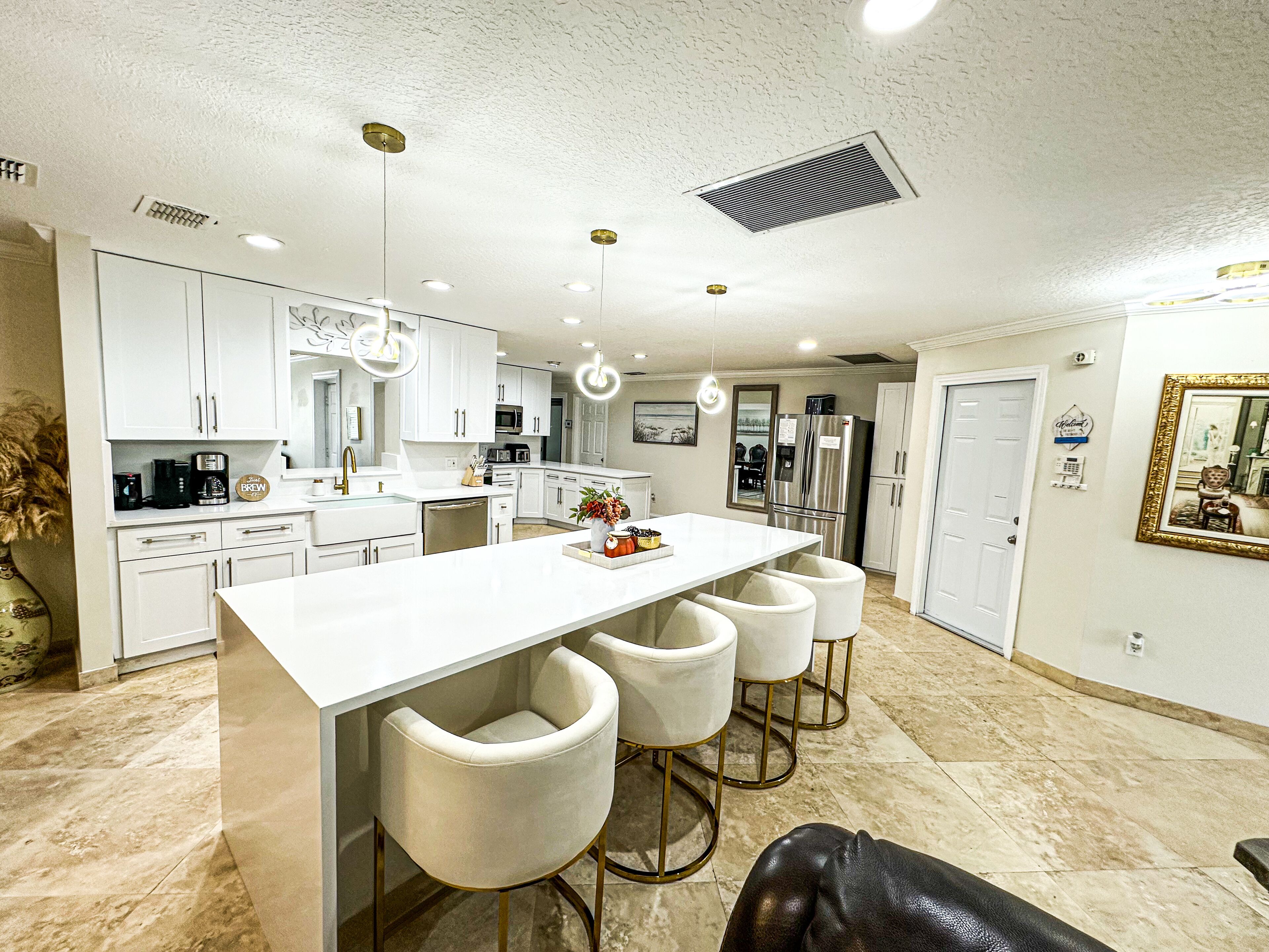 Kylskåp, mikrovågsugn, ugn och spishäll