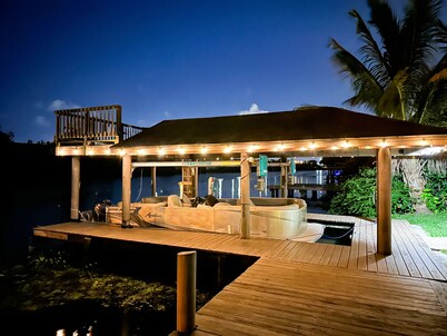 WATERFRONT PALM BEACH 5BR/4BA HOME - PRIVATE BOAT DOCK/POOL/HOT TUB