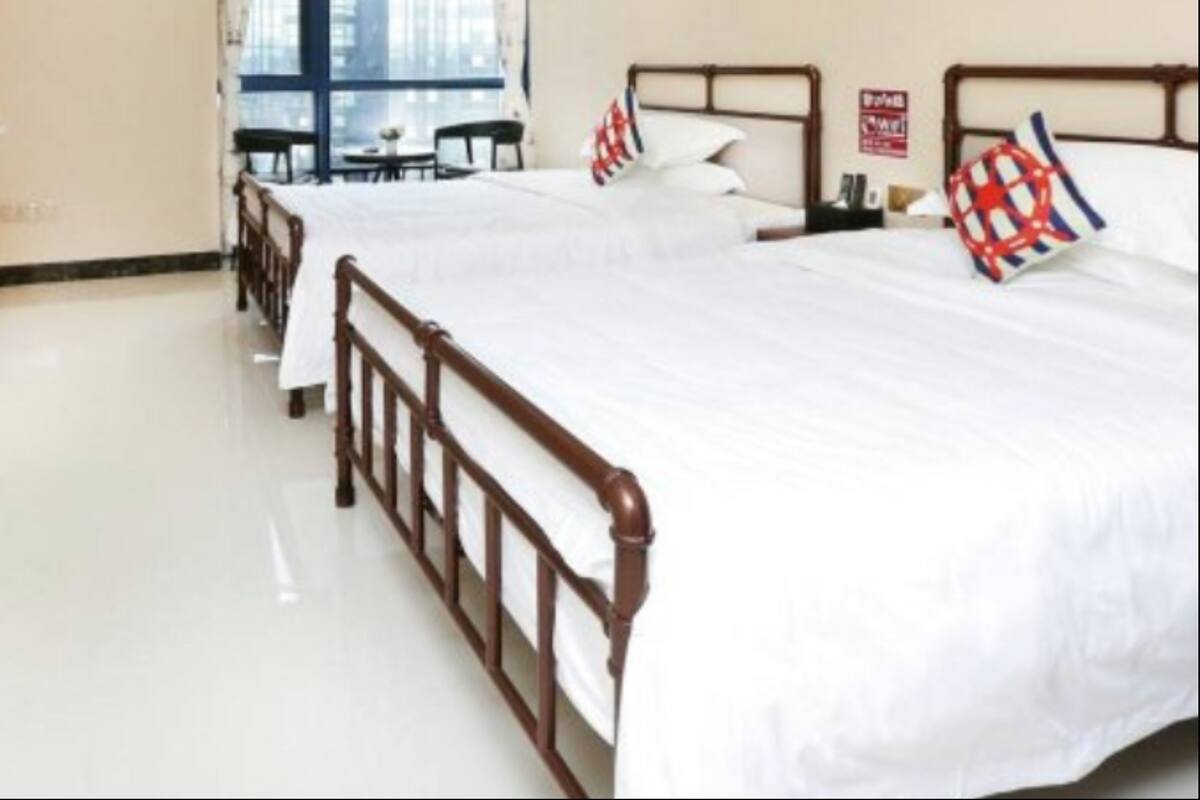 Comfort-Zweibettzimmer | Schreibtisch, Verdunkelungsvorhänge, kostenloses WLAN, Bettwäsche