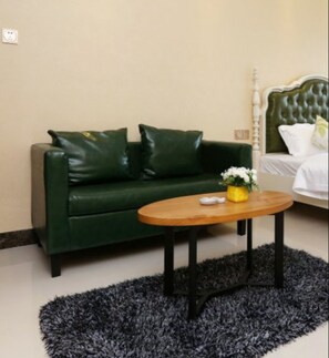 Deluxe-Doppelzimmer | Schreibtisch, Verdunkelungsvorhänge, kostenloses WLAN, Bettwäsche