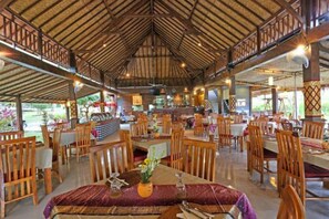 Breakfast, lunch and dinner served - The Swari Ubud (Ubud)