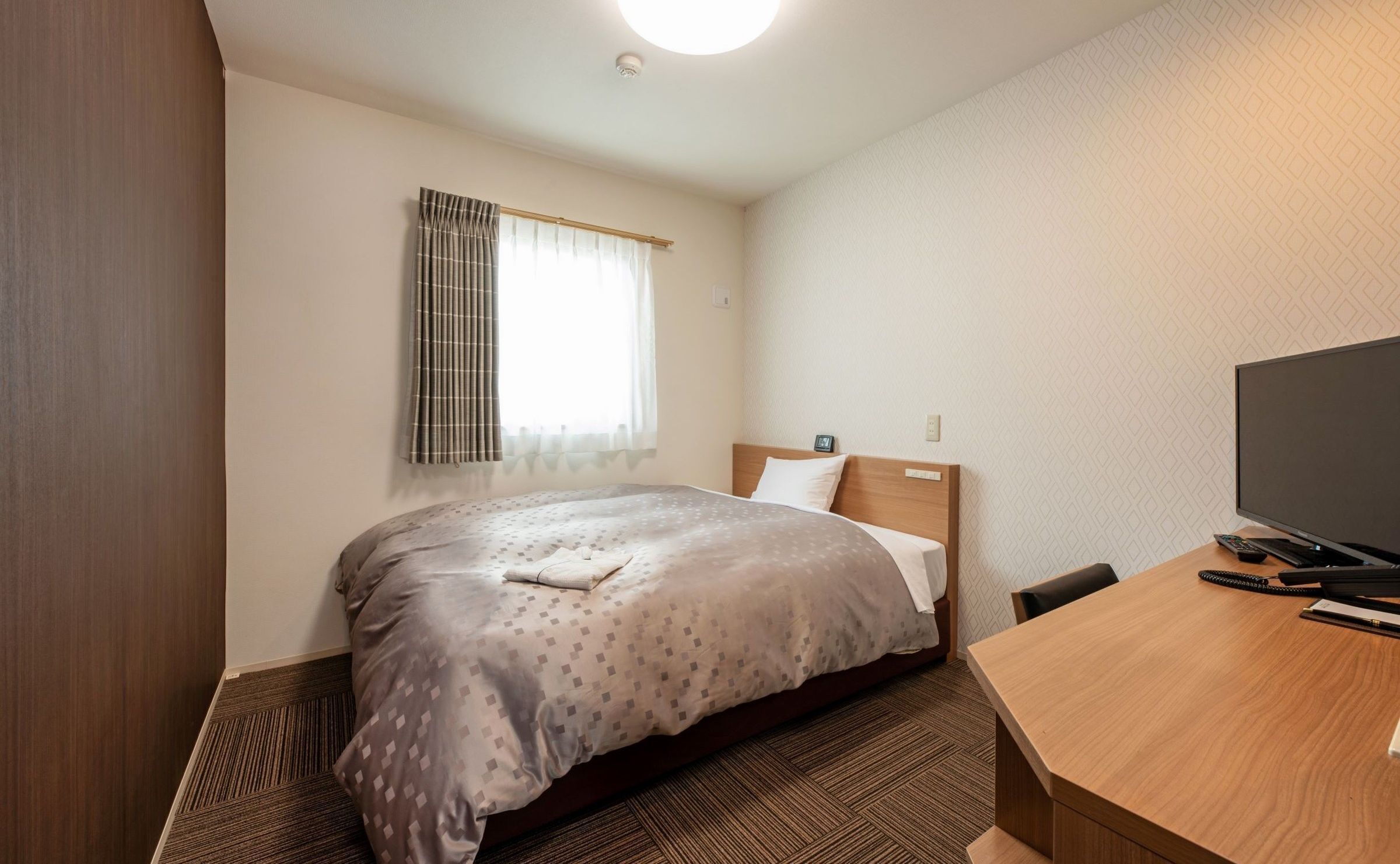 single room, corner | desk, blackout curtains, free wifi, bed sheets
