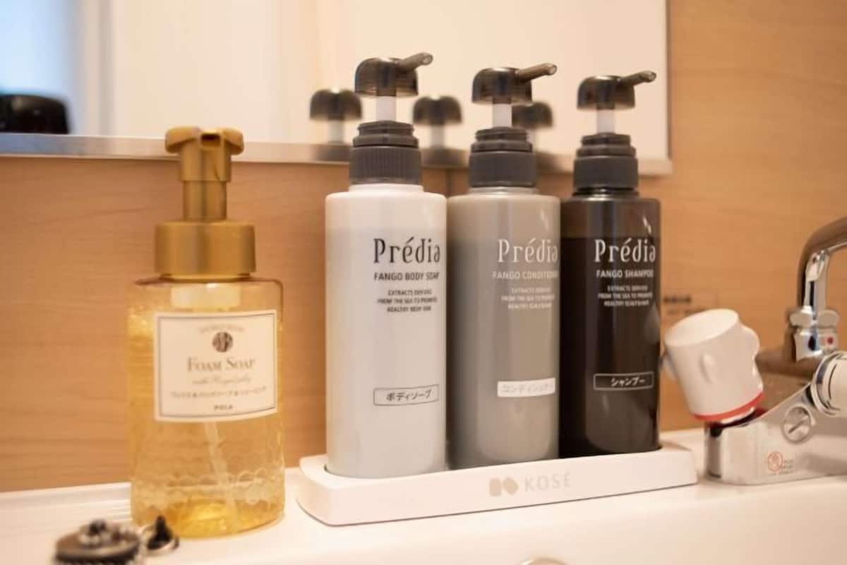 Bathroom amenities