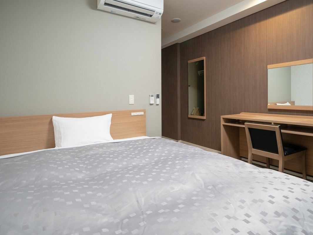 deluxe single room (double room single use) | desk, blackout curtains, free wifi, bed sheets