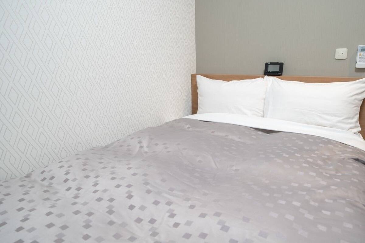 Standard-Doppelzimmer (Semi-Double bed) | Schreibtisch, Verdunkelungsvorhänge, kostenloses WLAN, Bettwäsche