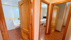 3 bedrooms, iron/ironing board, free WiFi