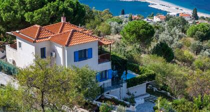 Villa with stunning view out to the sea accross the viladge of Glossa