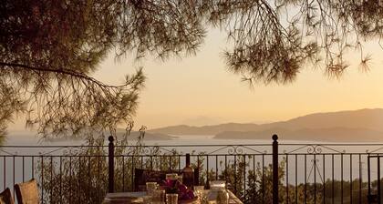 Villa with stunning view out to the sea accross the viladge of Glossa
