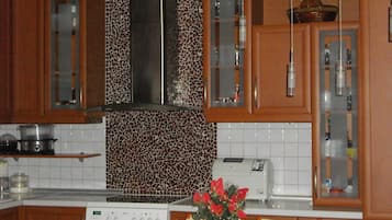 Refrigerador, horno, parrilla de estufa y lavavajillas