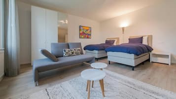 7 Schlafzimmer, Schreibtisch, Bügeleisen/Bügelbrett, WLAN