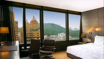 Superior Double Room | Minibar, in-room safe, individually decorated, individually furnished