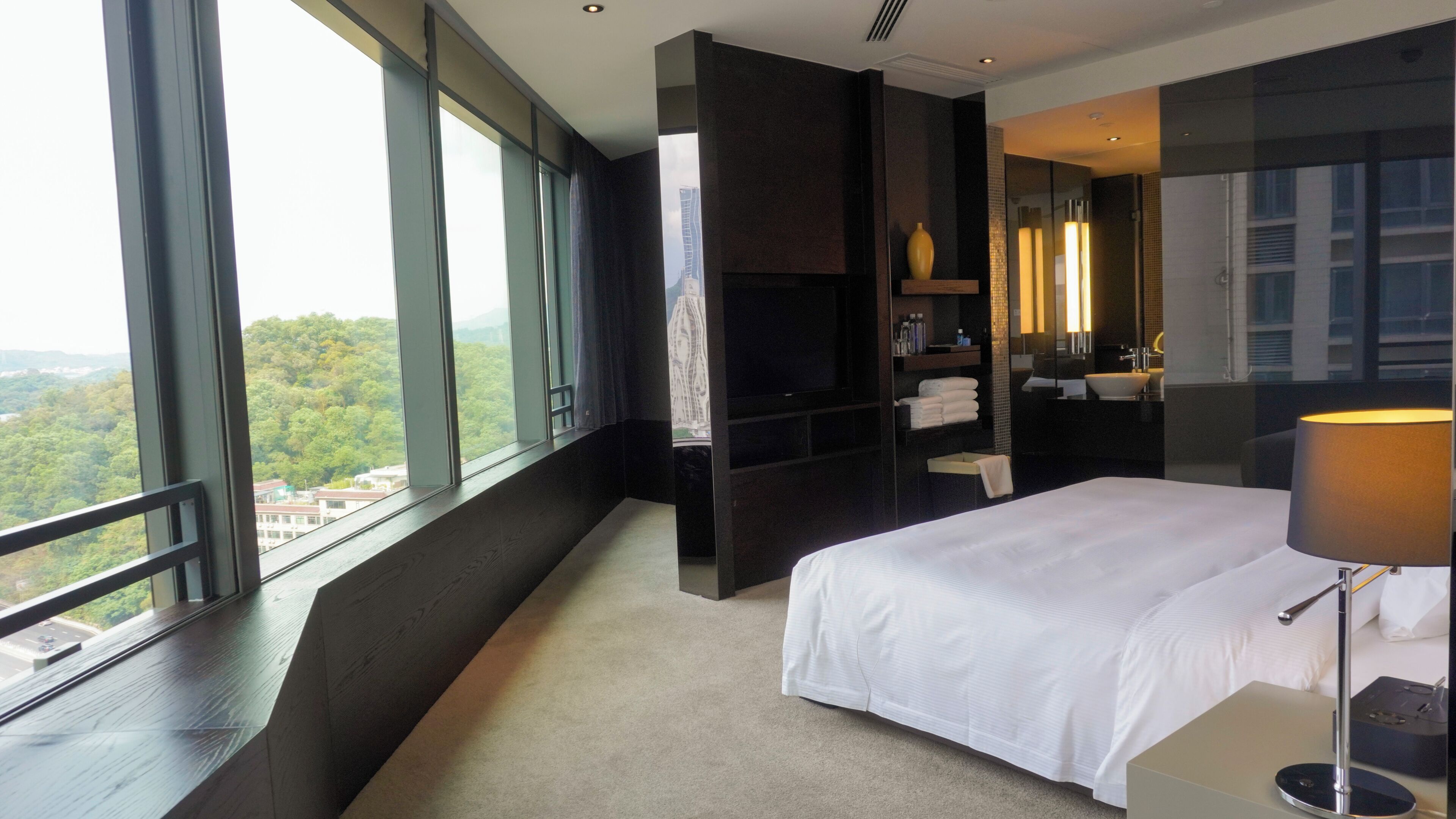 ห้องทวิน | มินิ บาร์, ตู้นิรภัยในห้องพัก, ห้องพักตกแต่งอย่างมีเอกลักษณ์