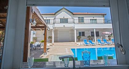 Papas Villa, Villa de luxe 5BDR avec piscine privée et appartement accessible en fauteuil roulant
