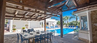 Luxury 5BDR Villa with Private pool, and wheelchair accessible flat