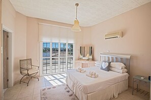 5 Schlafzimmer, Zimmersafe, Schreibtisch, Bügeleisen/Bügelbrett