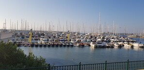 Marina - Perfectly located, refurbished apartment in a gated complex with pool and garden (Torrevieja)