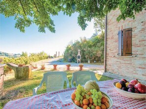 Terrace/patio - Beautiful apartment in villa for 3 guests with WIFI, pool, TV and panoramic view, close to Urbino (Urbino)