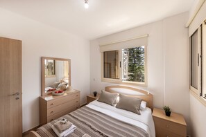 3 bedrooms, iron/ironing board, travel cot, WiFi