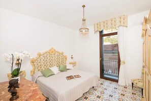 6 habitaciones, tabla de planchar con plancha, internet y ropa de cama 