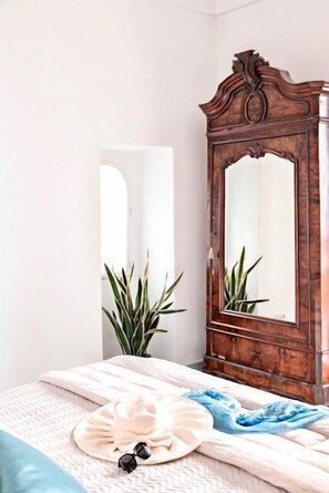 6 habitaciones, tabla de planchar con plancha, internet y ropa de cama 