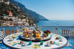 Outdoor dining - BLUE SEA VILLA POSITANO (Positano)