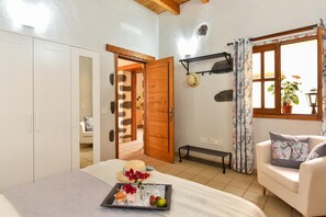 4 slaapkamers, een strijkplank/strijkijzer, gratis wifi, beddengoed