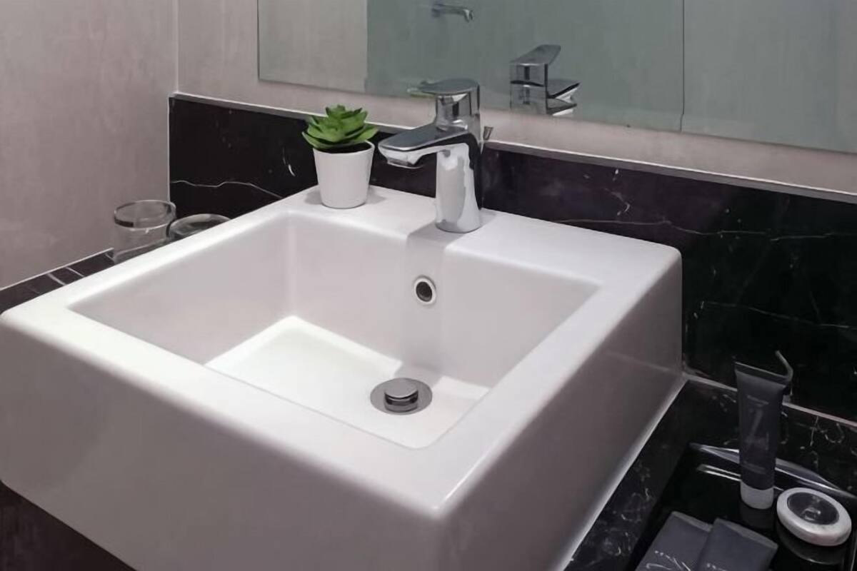 Bathroom | Shower, free toiletries, slippers, towels