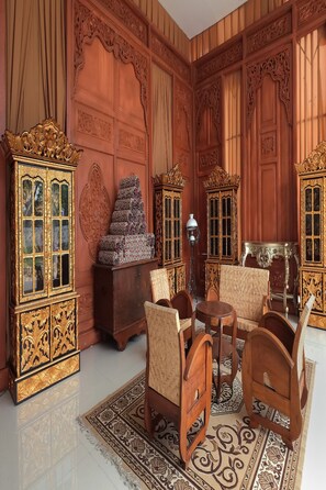 32 インチの薄型テレビ (衛星放送視聴可)、テレビ