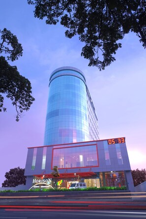 Property entrance - Hotel Horison Nindya Semarang (Semarang)