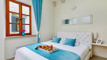 2 bedrooms, in-room safe, desk, iron/ironing board