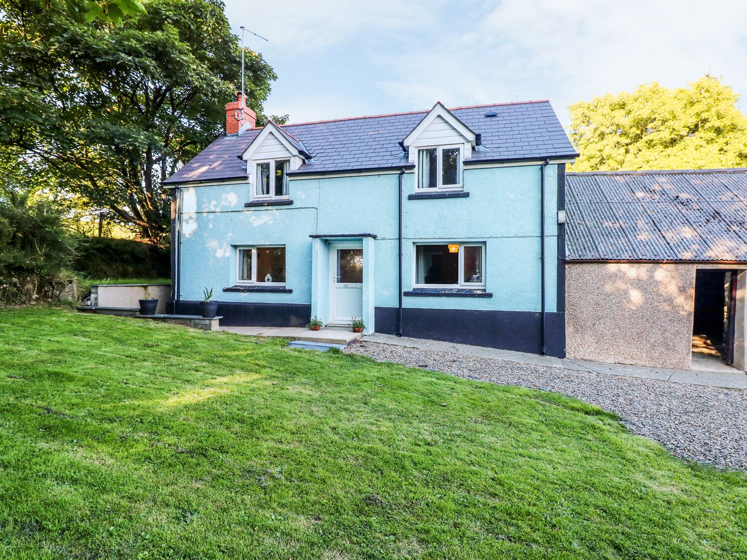 LLYGAD-YR-HAUL, pet friendly, with a garden in Haverfordwest
