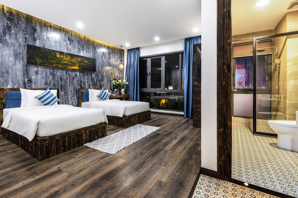 Deluxe Twin Studio, Free Drop-off | In-room safe, desk, WiFi (free), bed sheets